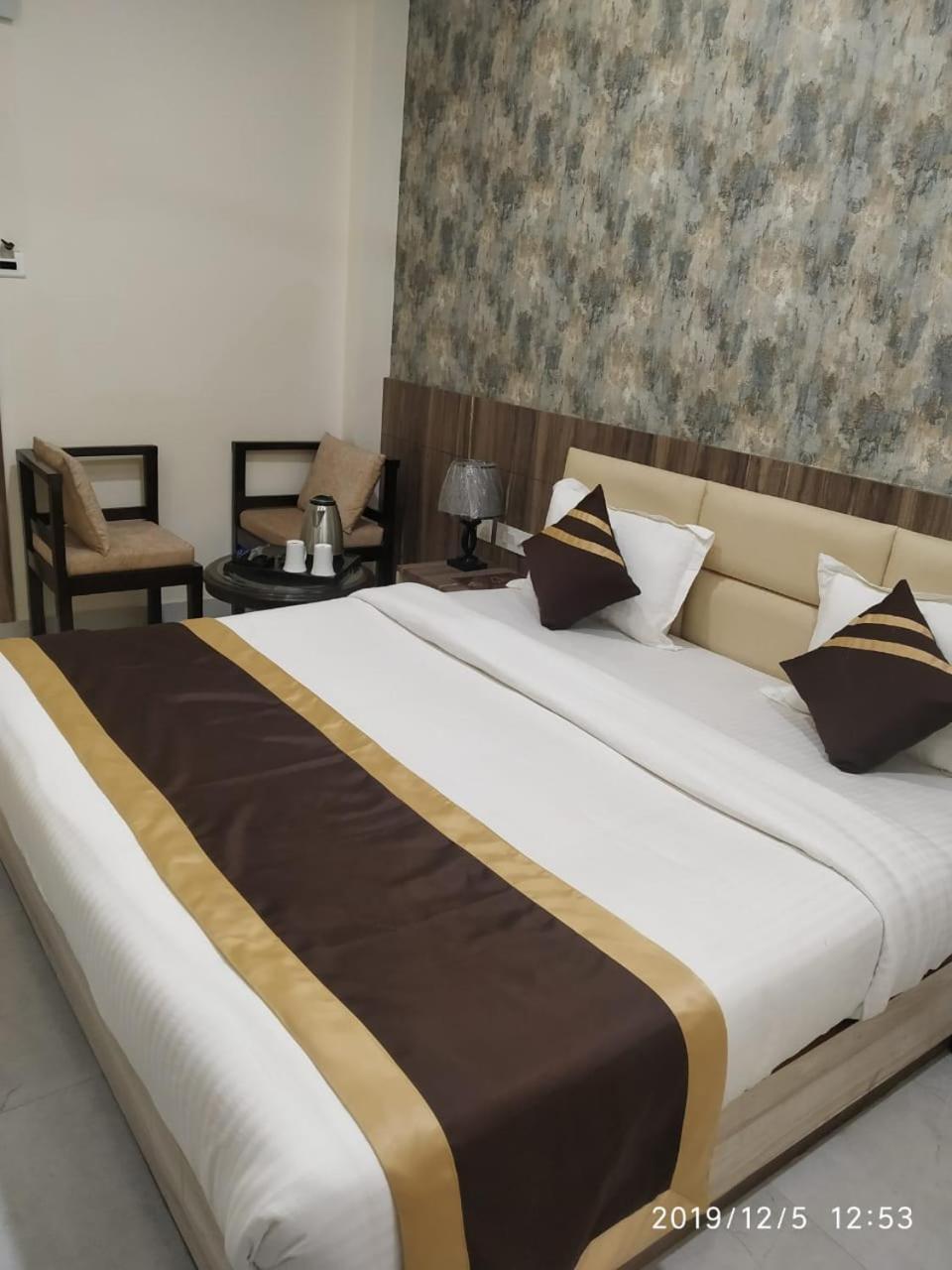 Shri Sai Hotel Azamgarh ภายนอก รูปภาพ